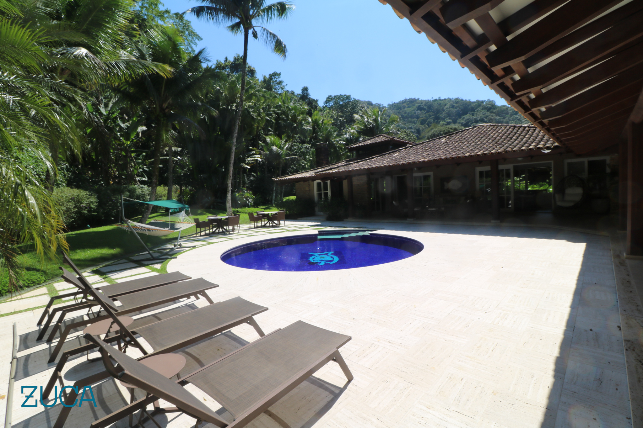 07:42 Piscina
