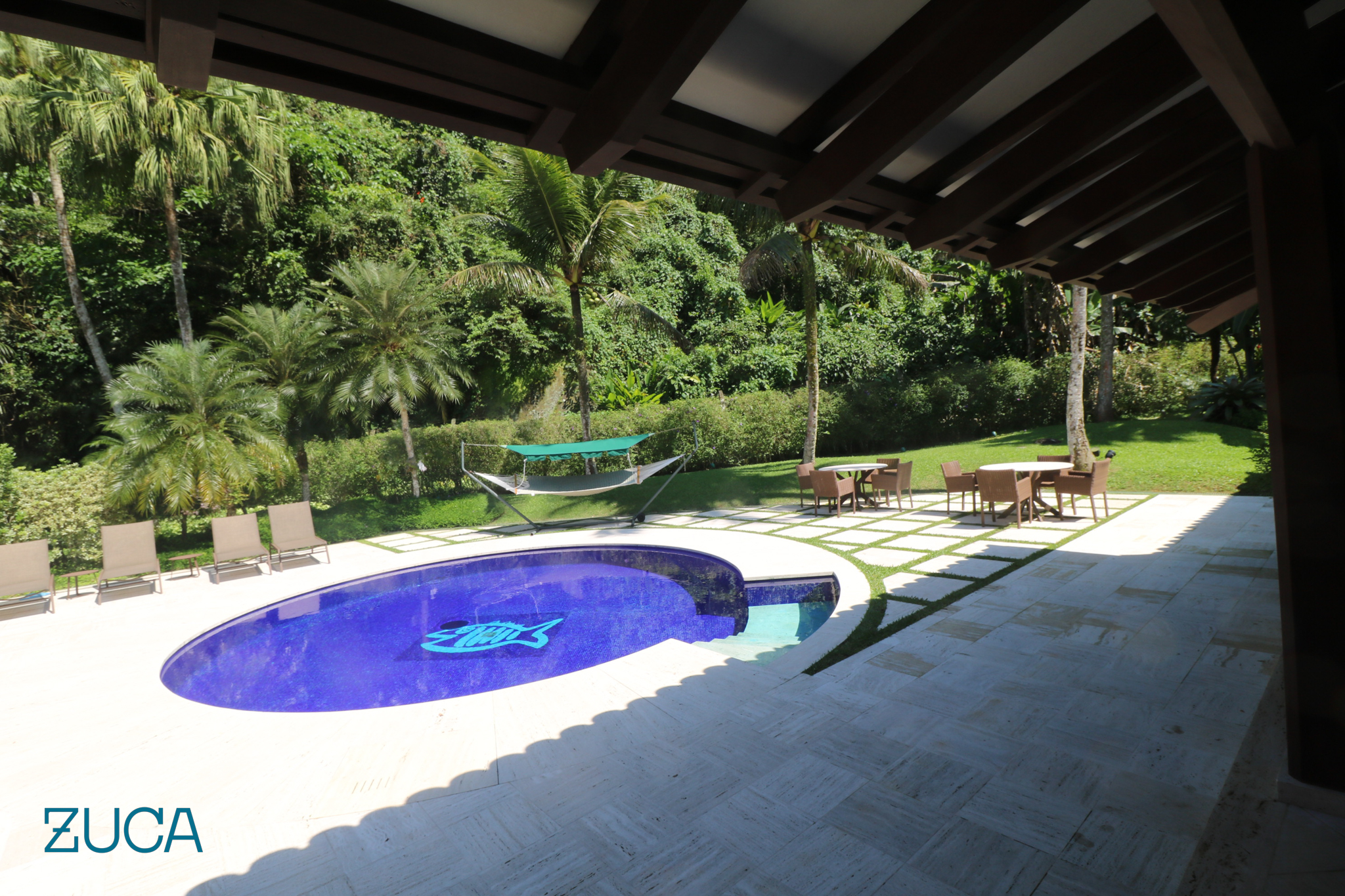 08:42 Piscina