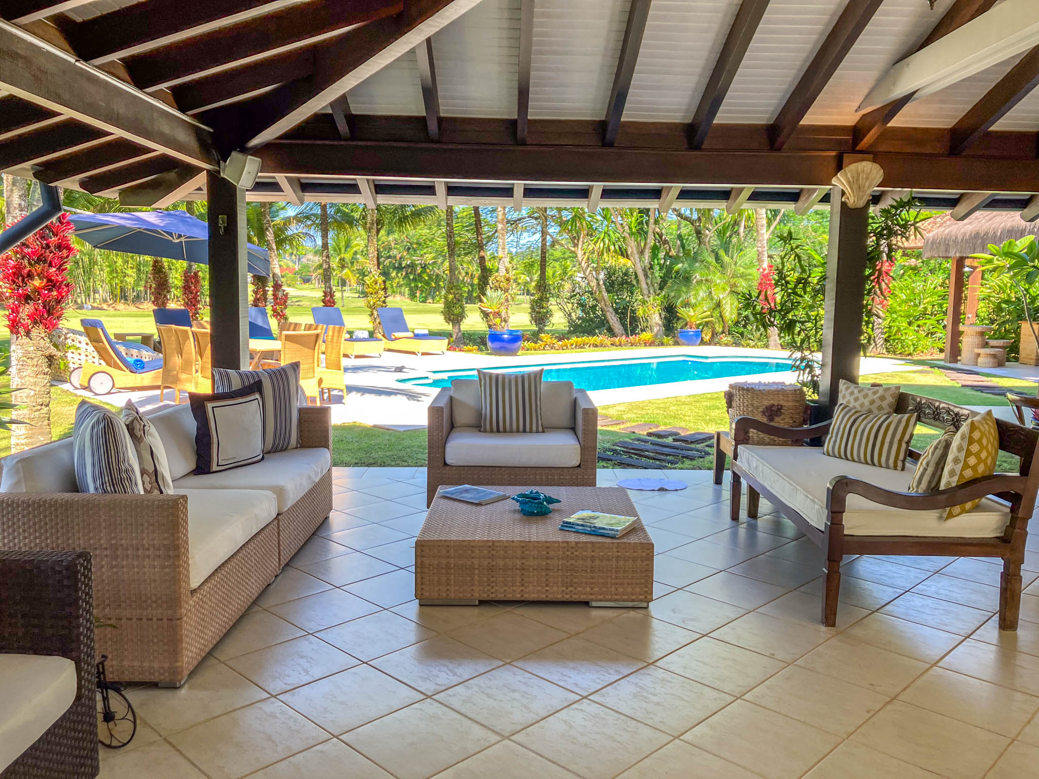 10:34 Terraço, vista para a piscina