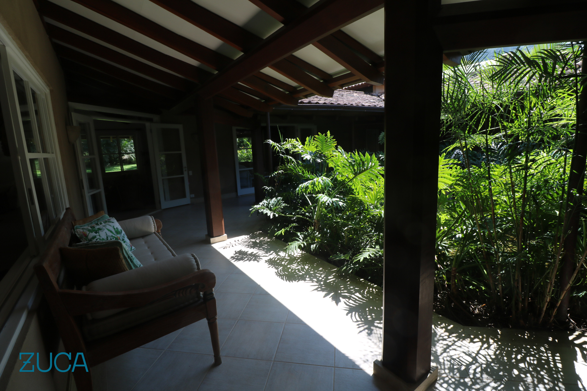 15:42 Jardim interno