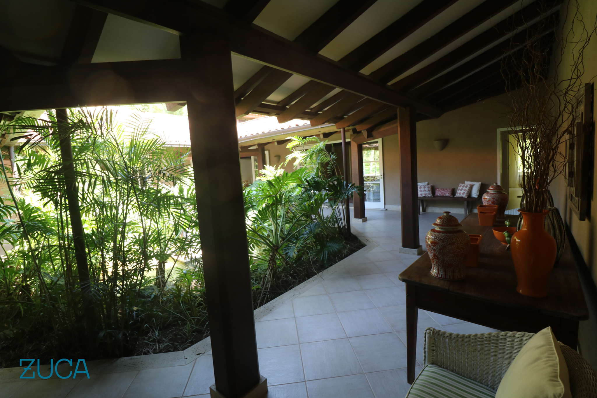16:42 Jardim interno
