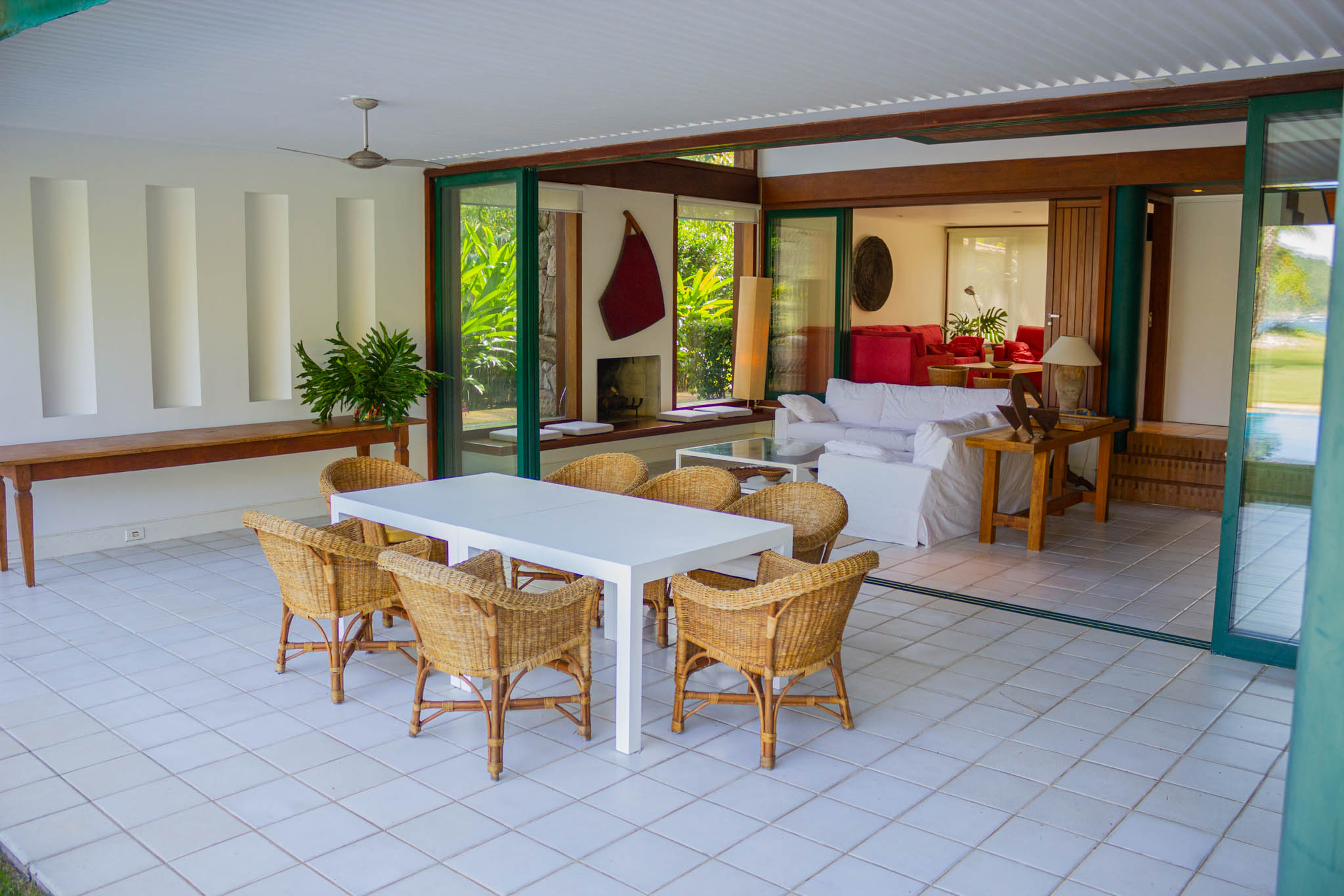 18. Terraço com acesso a sala de estar