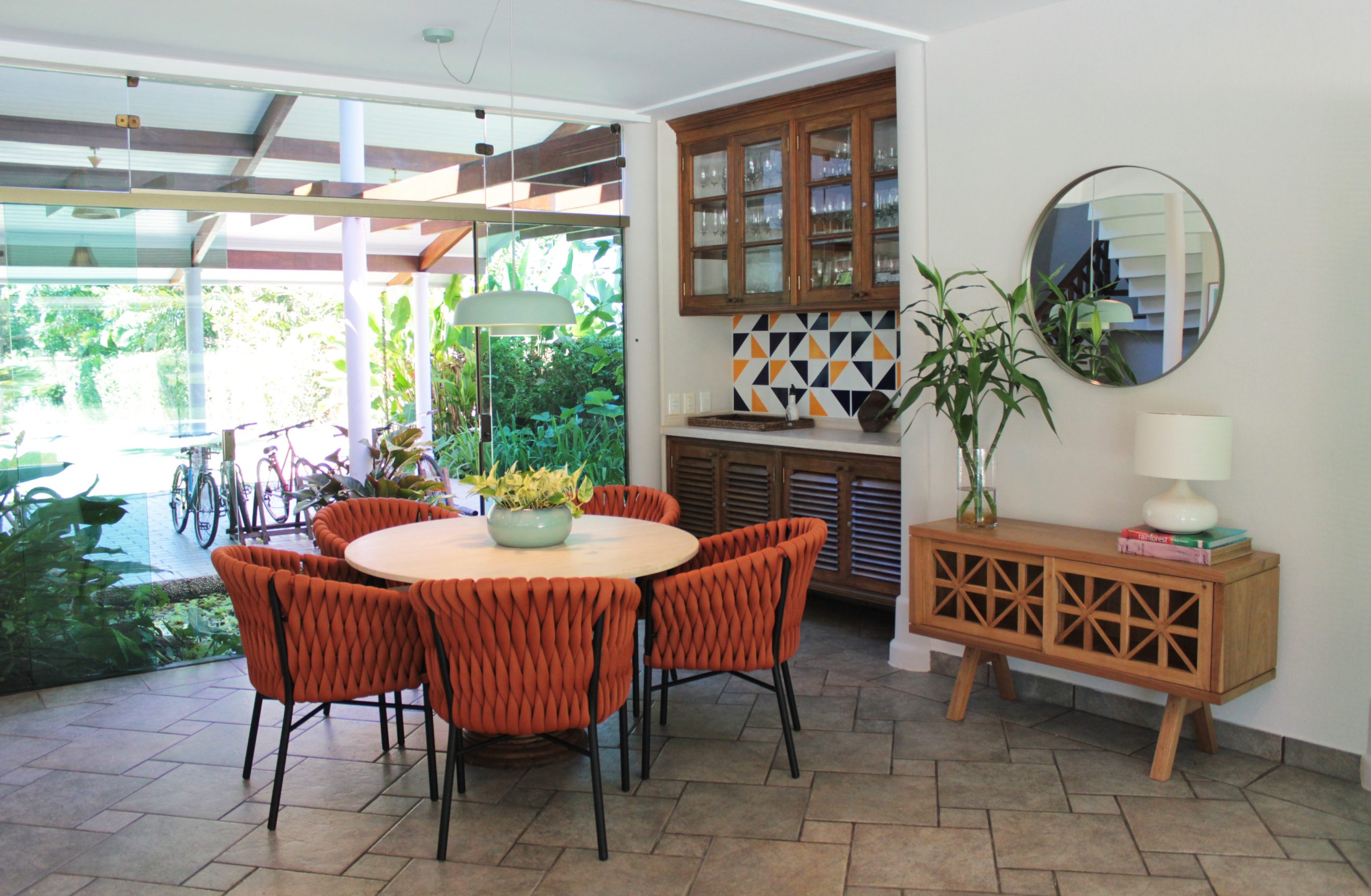 2.5 bar e mesa de jogos