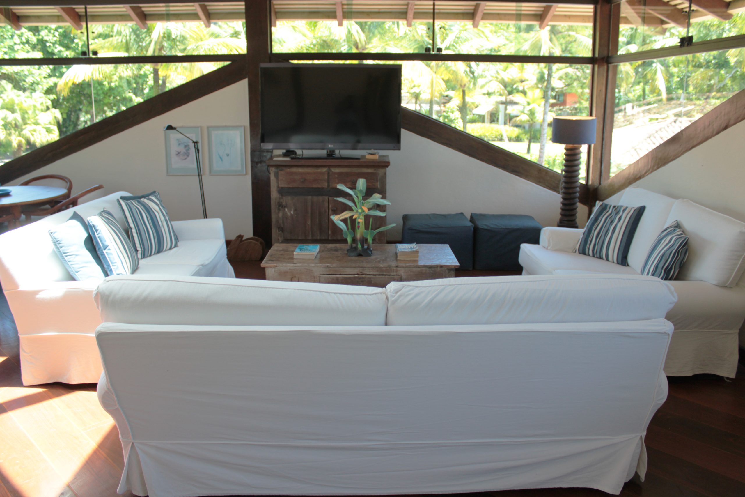 2.8 - sala de TV piso superior