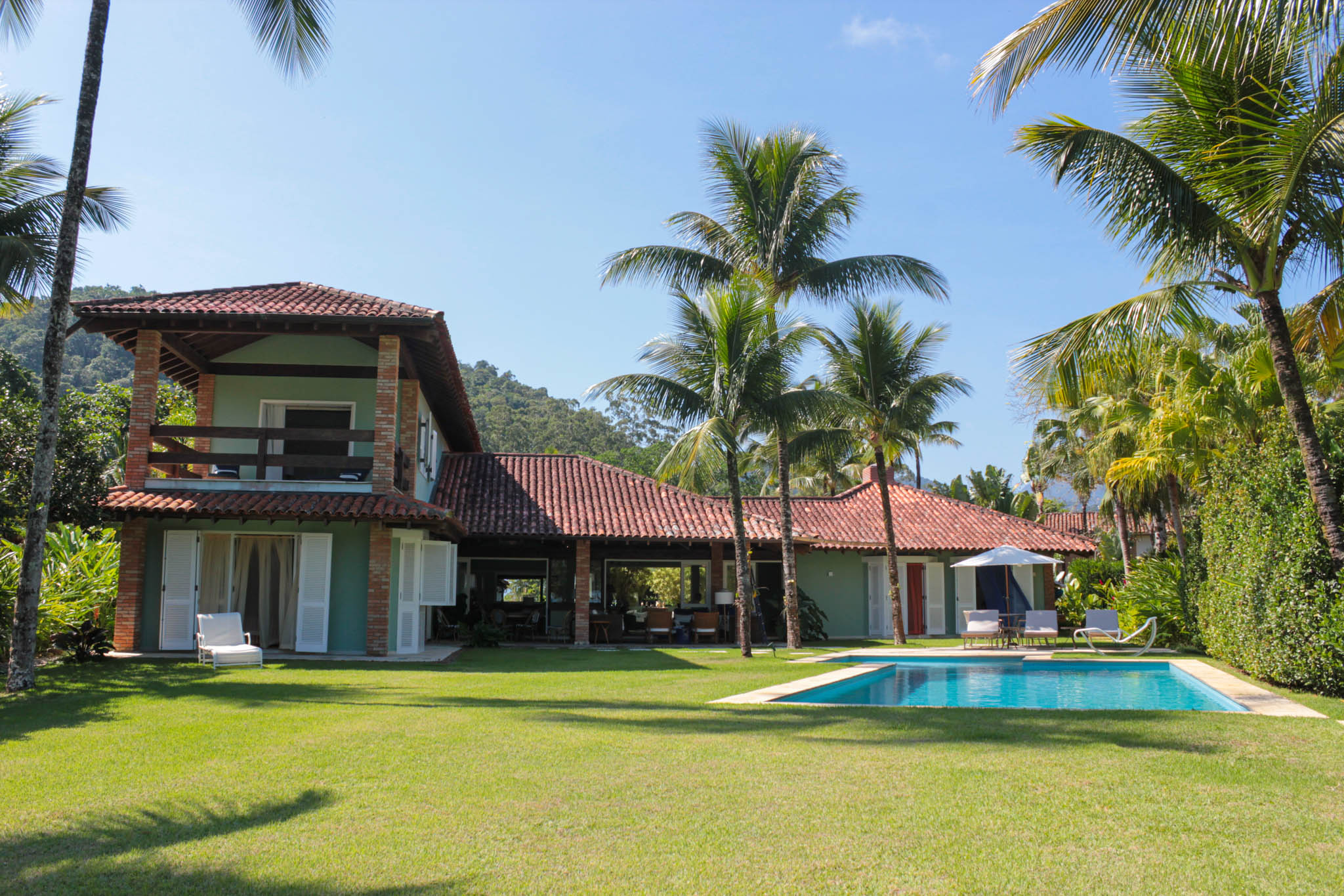 2:45 Jardim e piscina