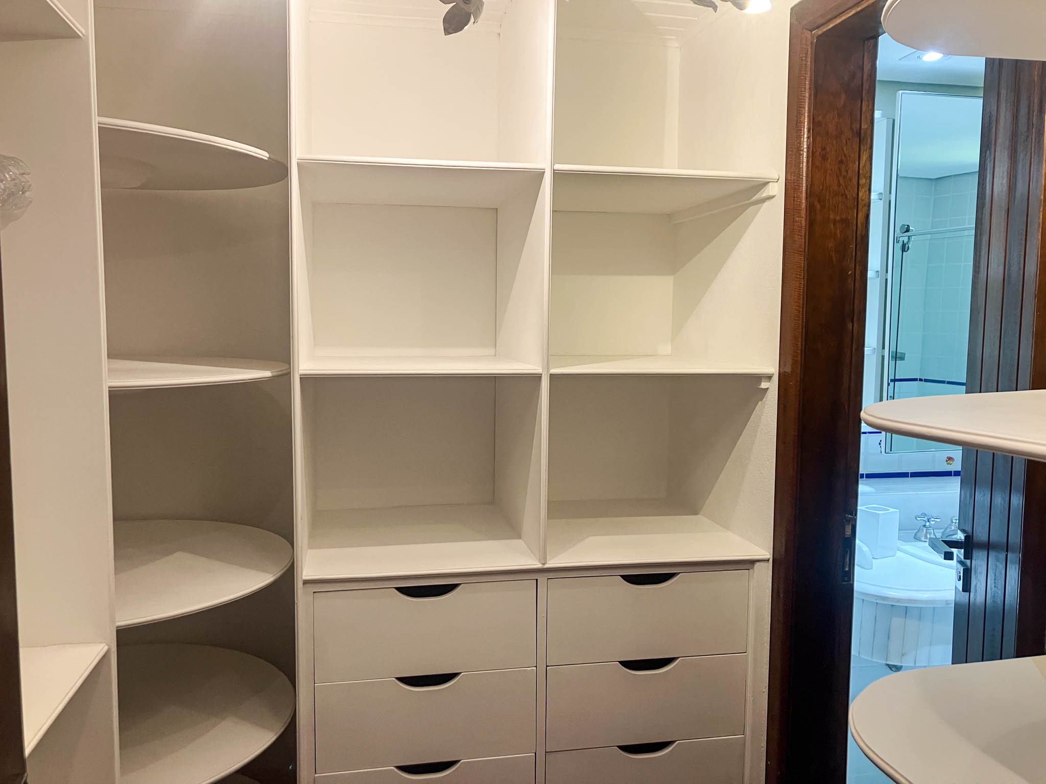 25:34 Closet, suite 2