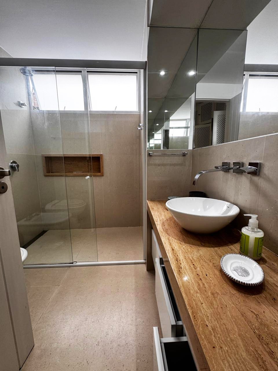 3.2 Banheiro suite piso inferior