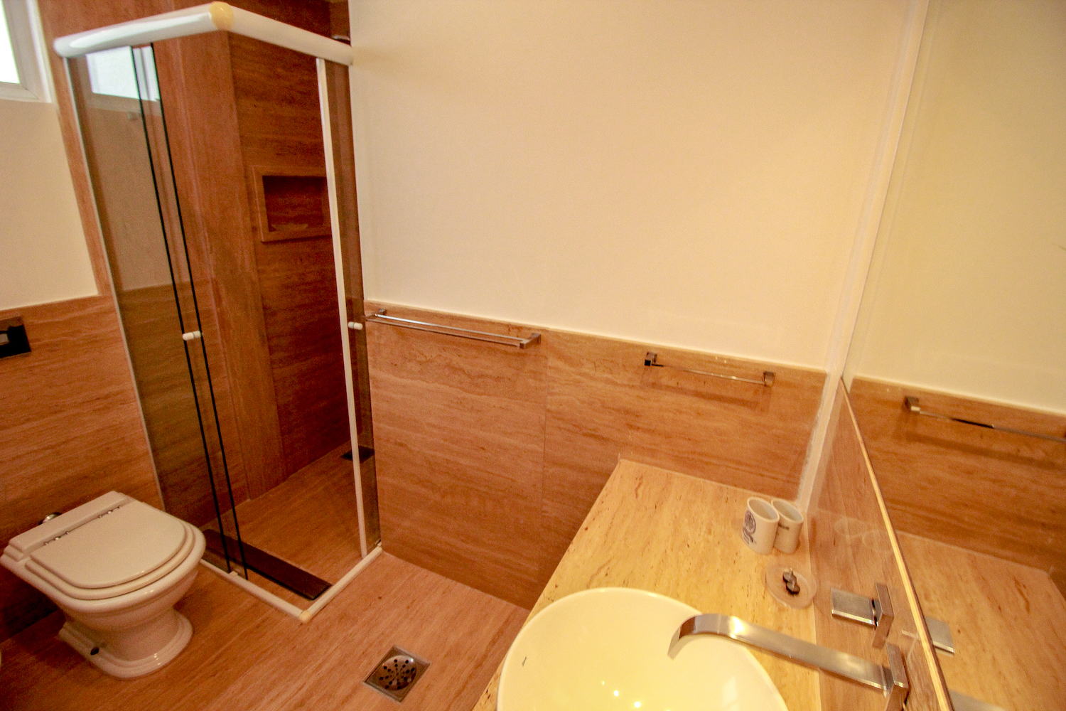 Cópia de suíte 3_banheiro 2 (piso superior)-2